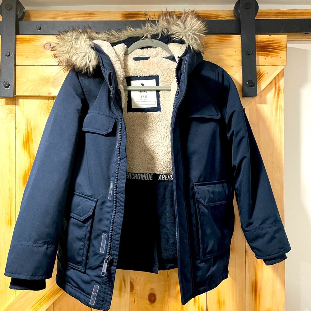 Navy blue boy’s winter jacket with fur hoodie from Abercrombie kids